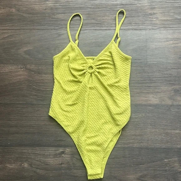 Cute lime green bodysuit - Picture 1 of 4